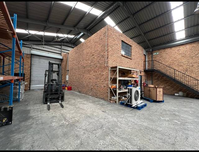 461M² WAREHOUSE TO LET IN STRIJDOMPARK